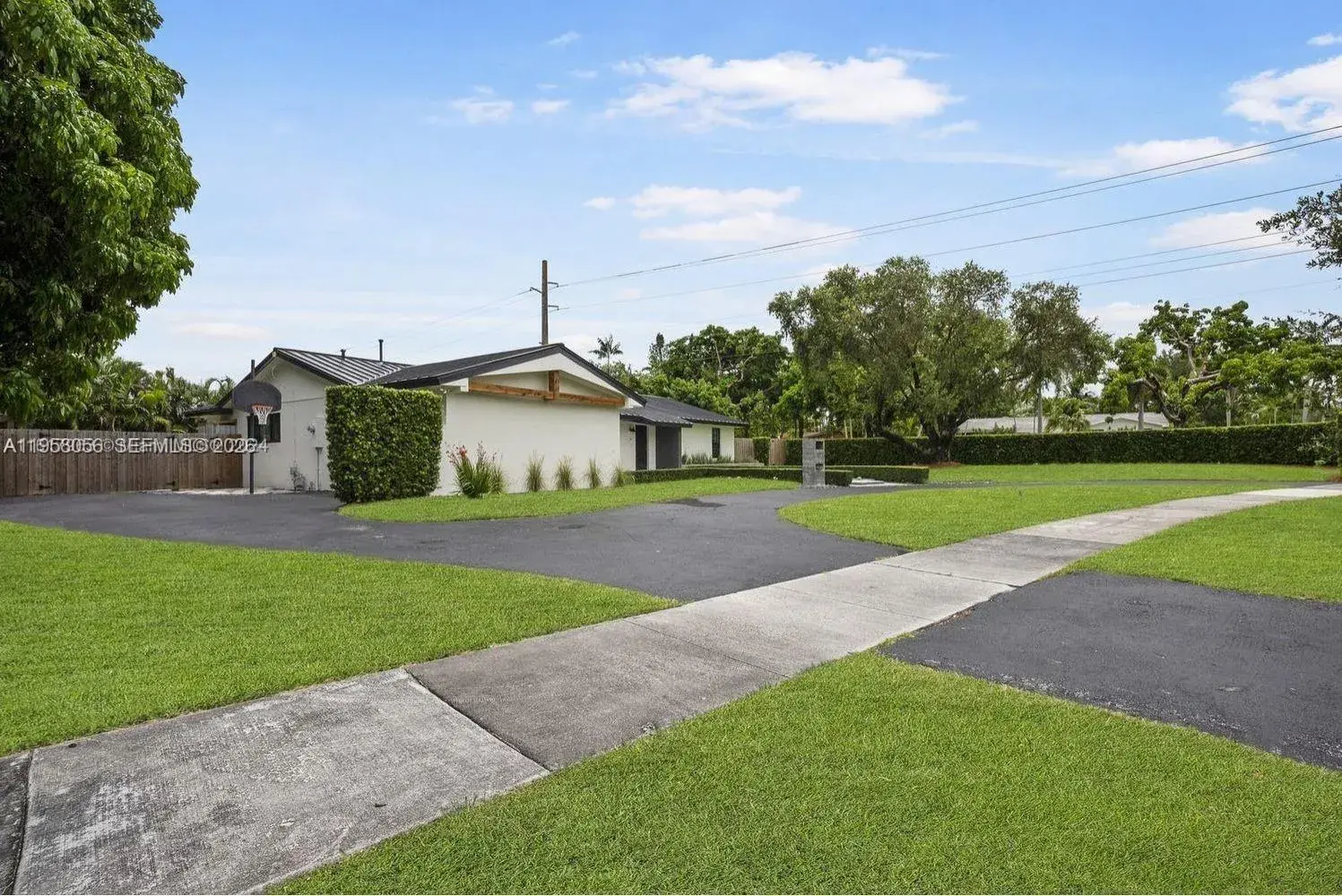 8705 SW 176th St, Palmetto Bay FL 33157