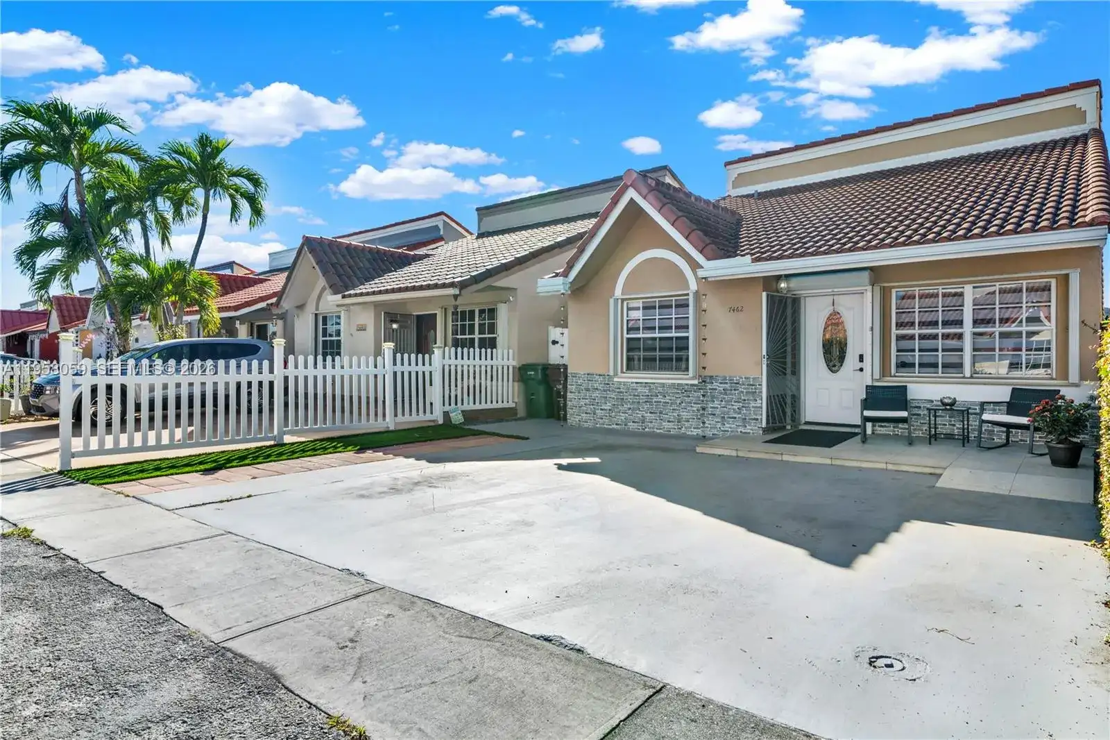 7462 W 29th Way, Hialeah FL 33018 photo 2