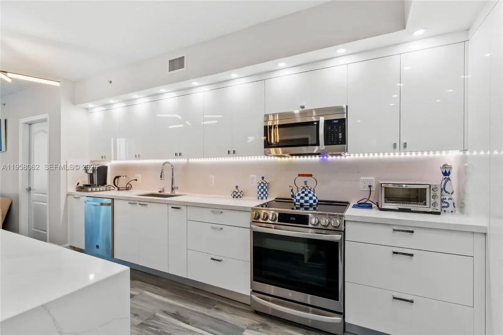 17555 Atlantic Blvd, Sunny Isles Beach FL 33160 photo 3