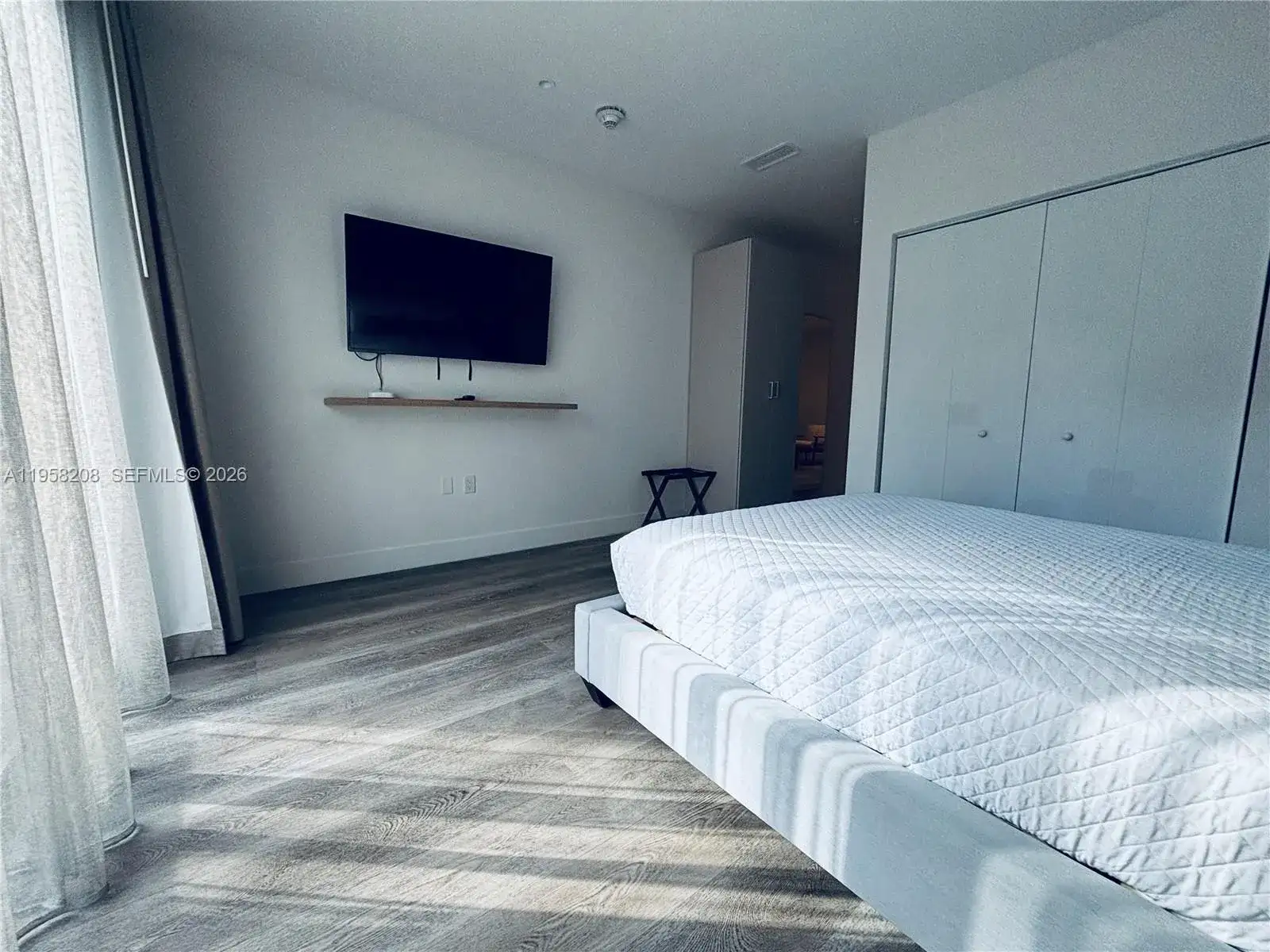 239 SW 9th St # 405, Miami FL 33130 photo 2
