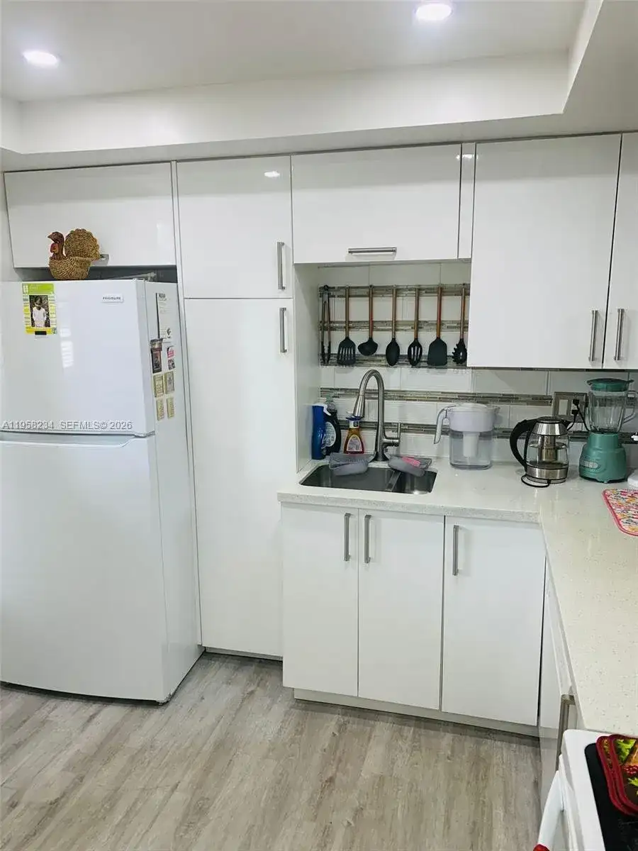 1333 HALLANDALE BEACH BL # 131, Hallandale Beach FL 33009 photo 2