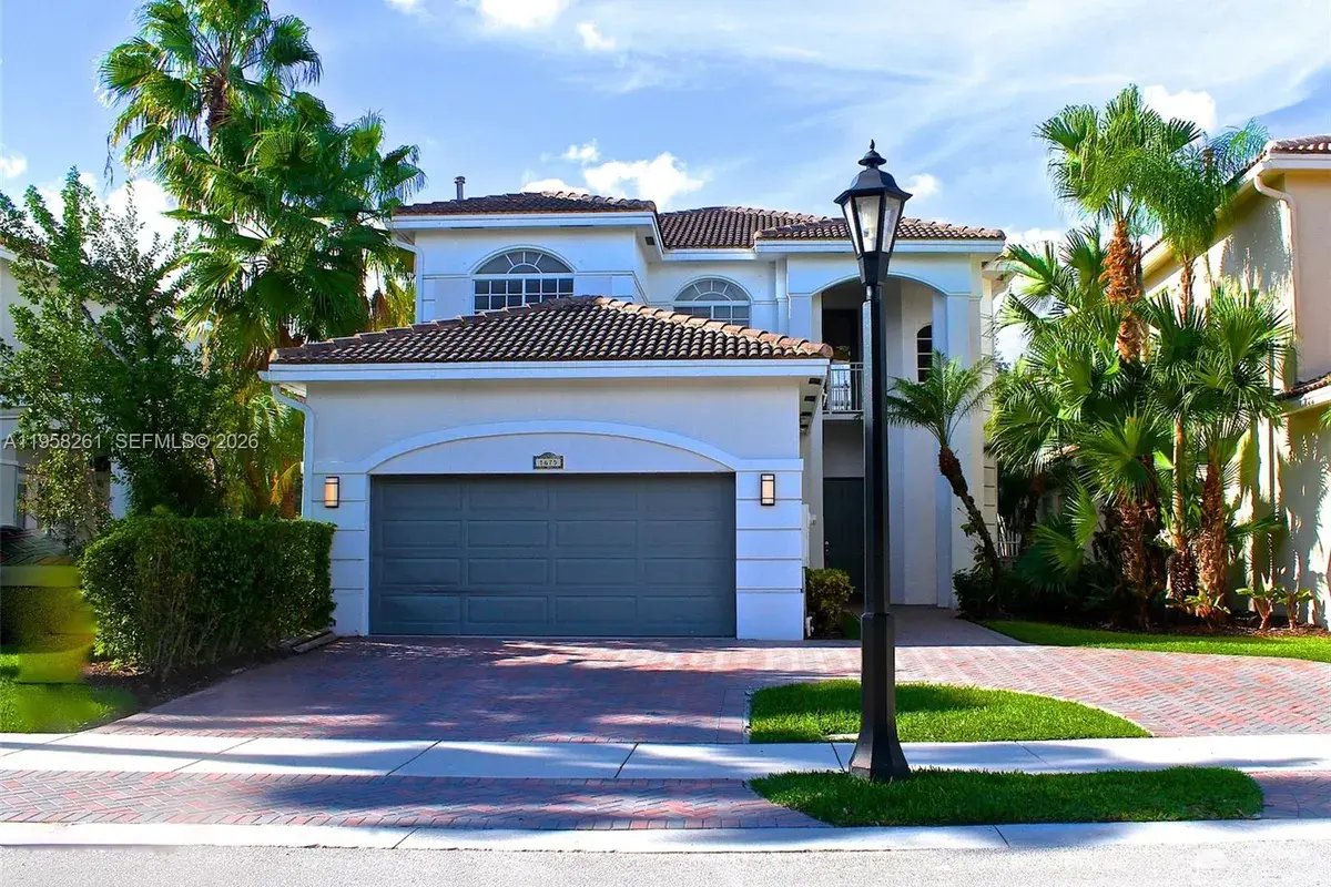 1675 NE 196th St, Miami FL 33179