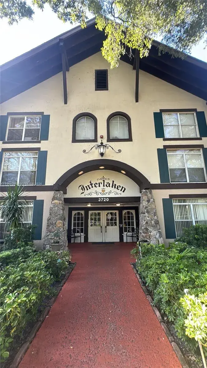 3720 Inverrary Dr # 2S, Lauderhill FL 33319