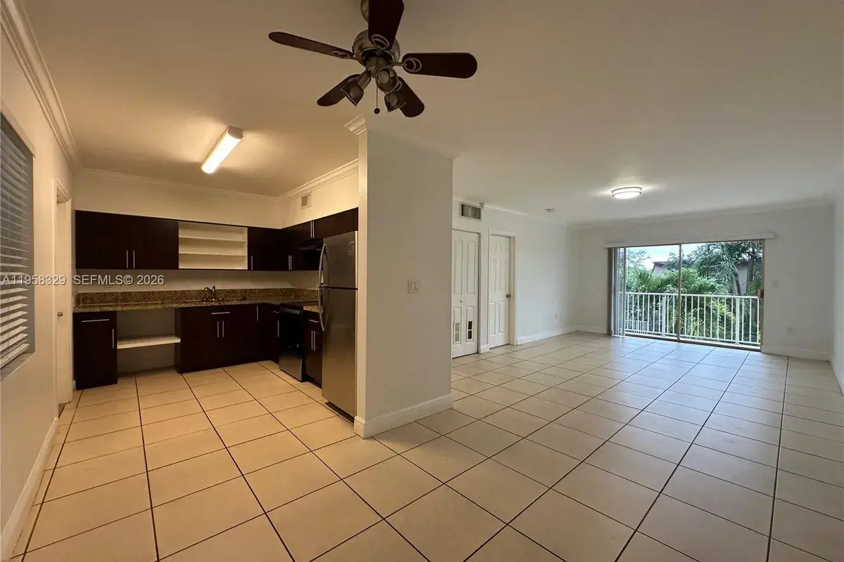 2536 Van Buren St # 2B, Hollywood FL 33020