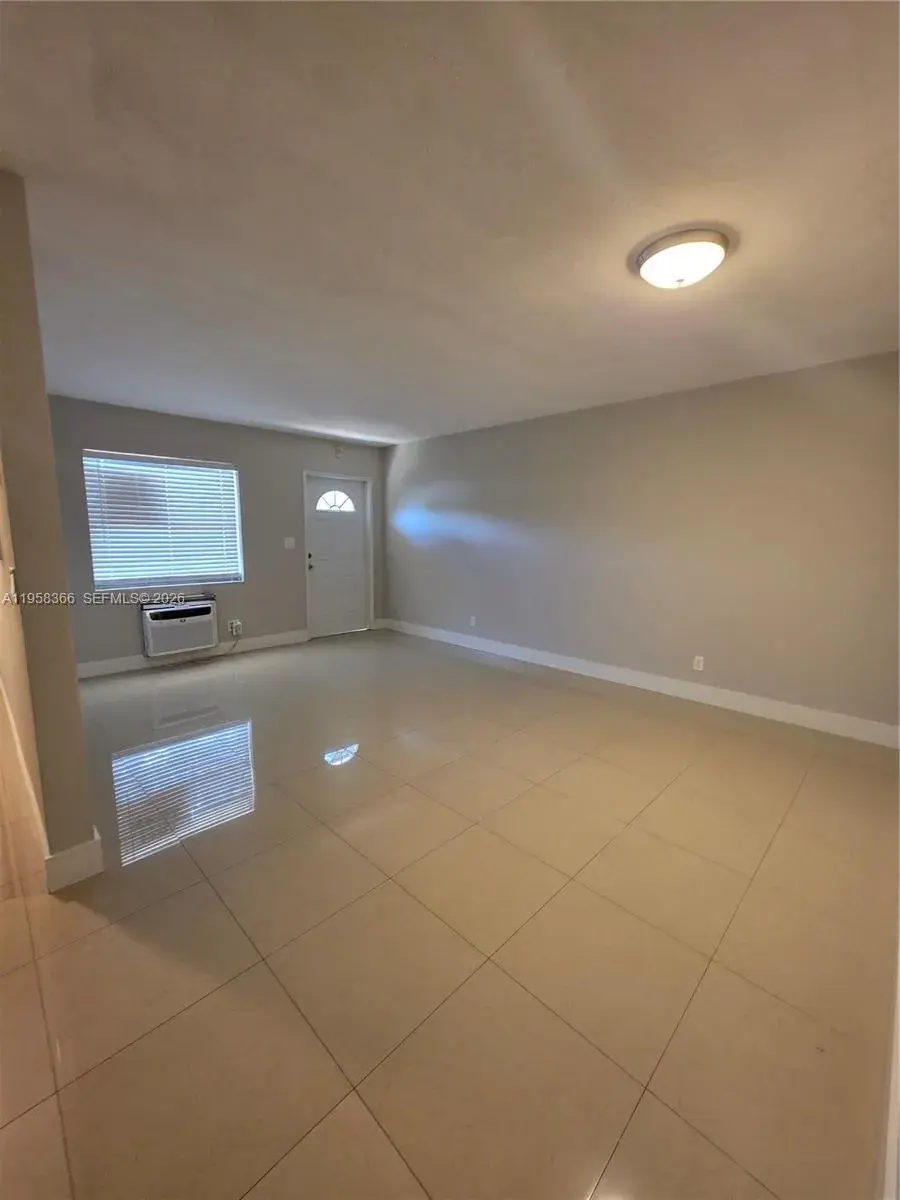 2621 Grant St # 8A, Hollywood FL 33020