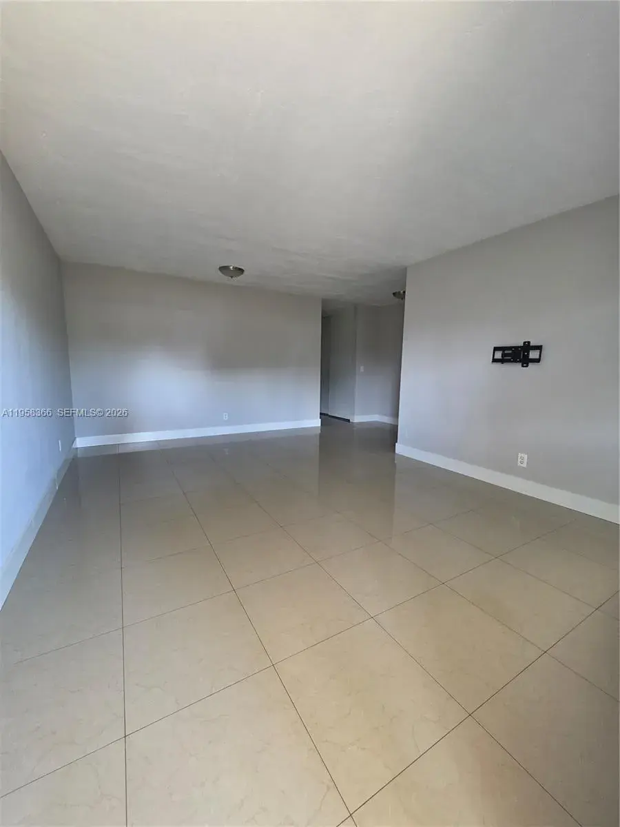 2621 Grant St # 8A, Hollywood FL 33020