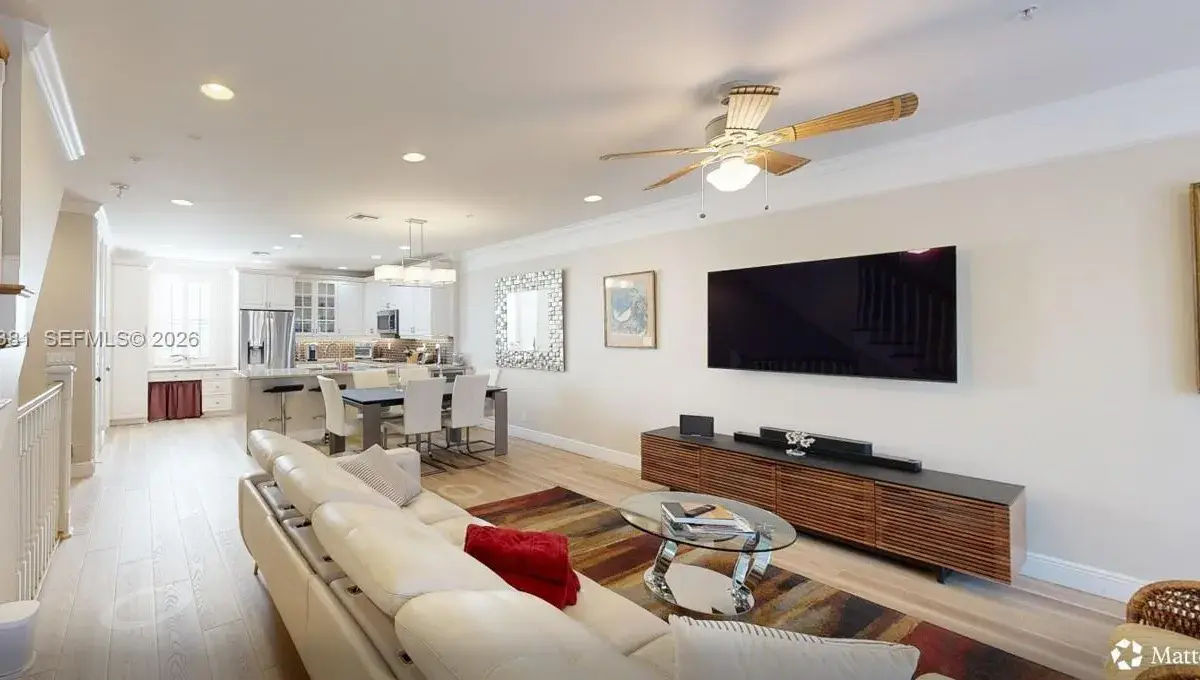 1049 W Heritage Club Cir, Delray Beach FL 33483