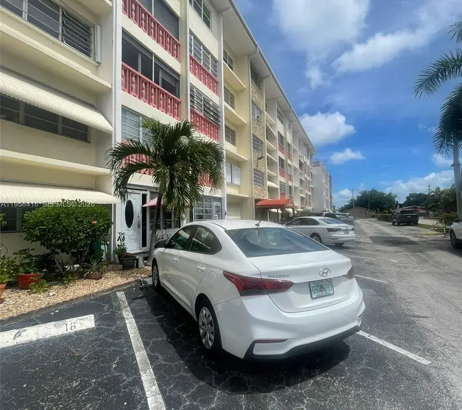 215 SE 3rd Ave # 103C, Hallandale Beach FL 33009