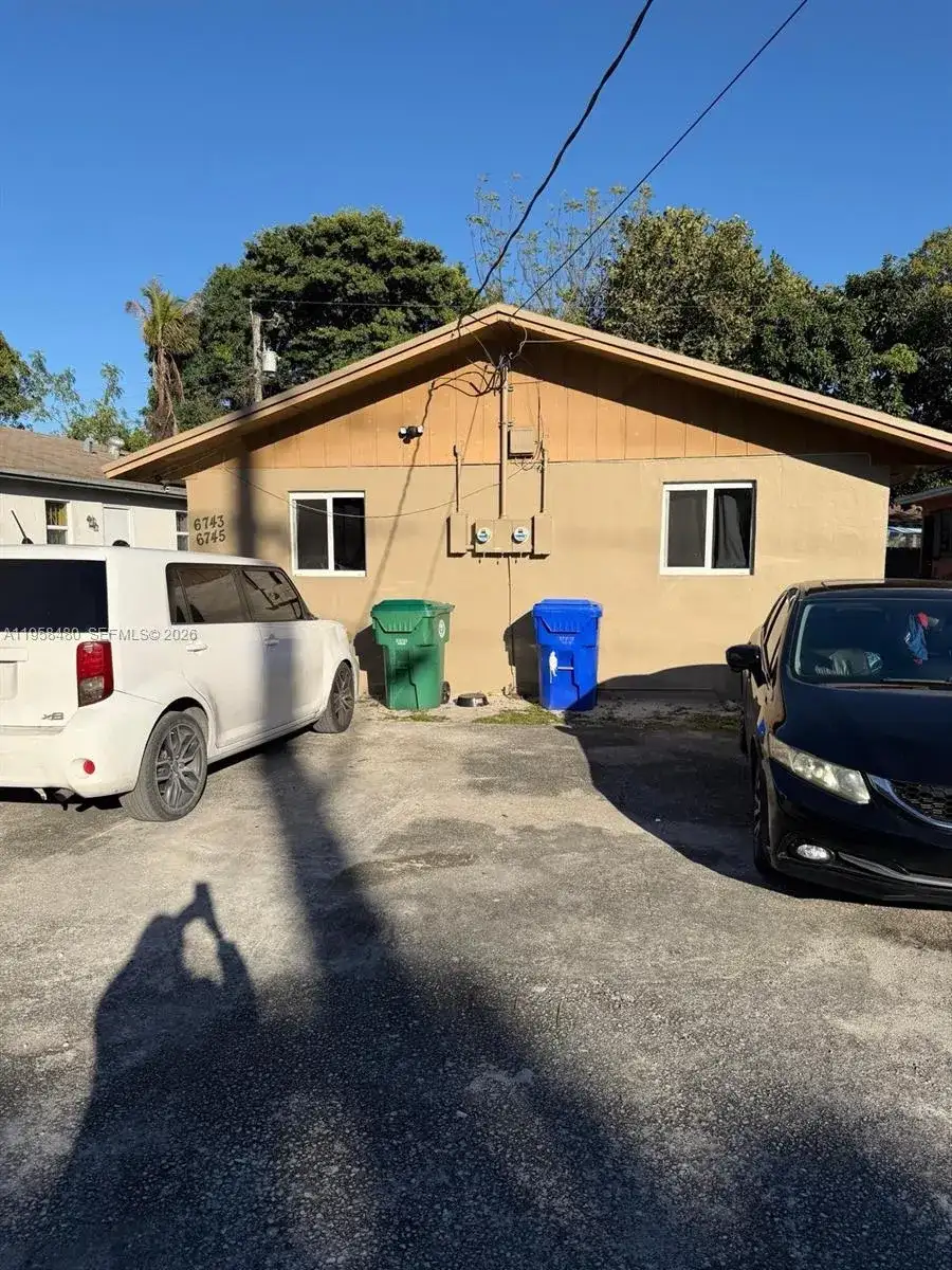 6745 NW 4th Ct, Miami FL 33150 photo 3