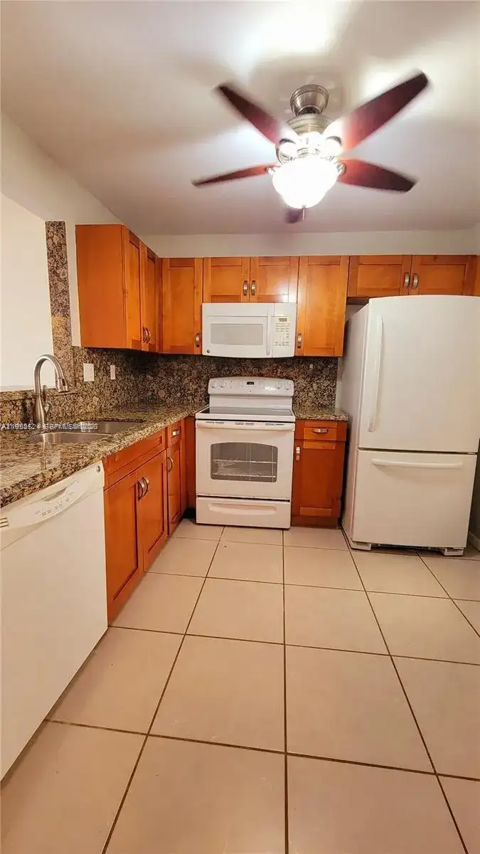 406 NW 68th Ave # 304, Plantation FL 33317 photo 4