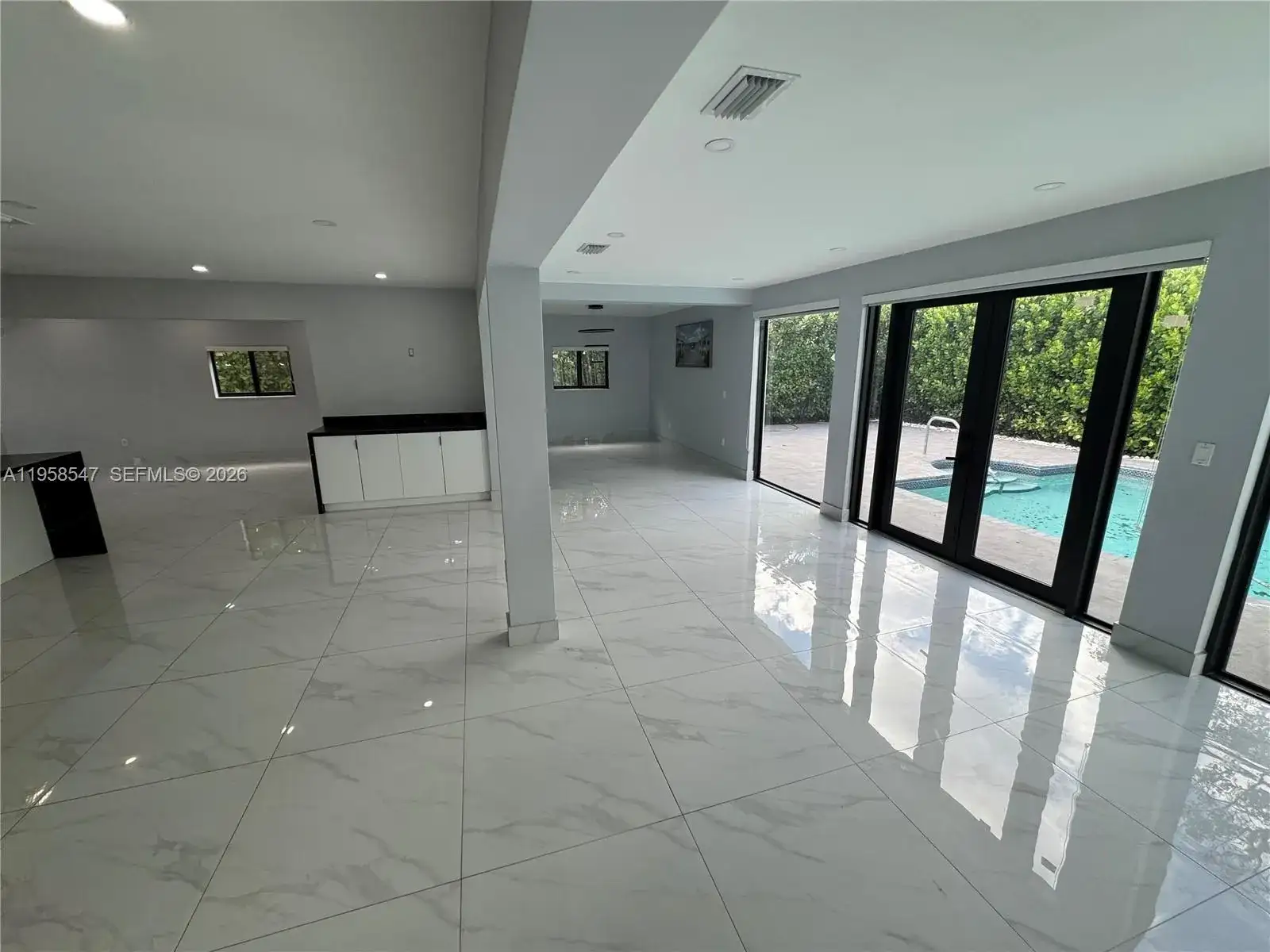 575 NE 179th Dr, North Miami Beach FL 33162 photo 3