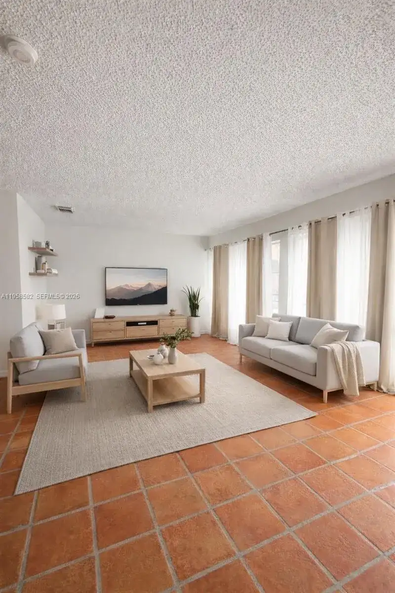 1045 NW 126th Pl, Miami FL 33182 photo 2