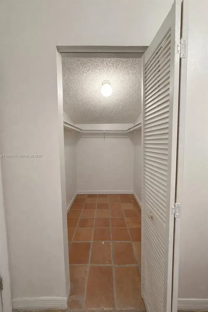 1045 NW 126th Pl, Miami FL 33182 photo 5