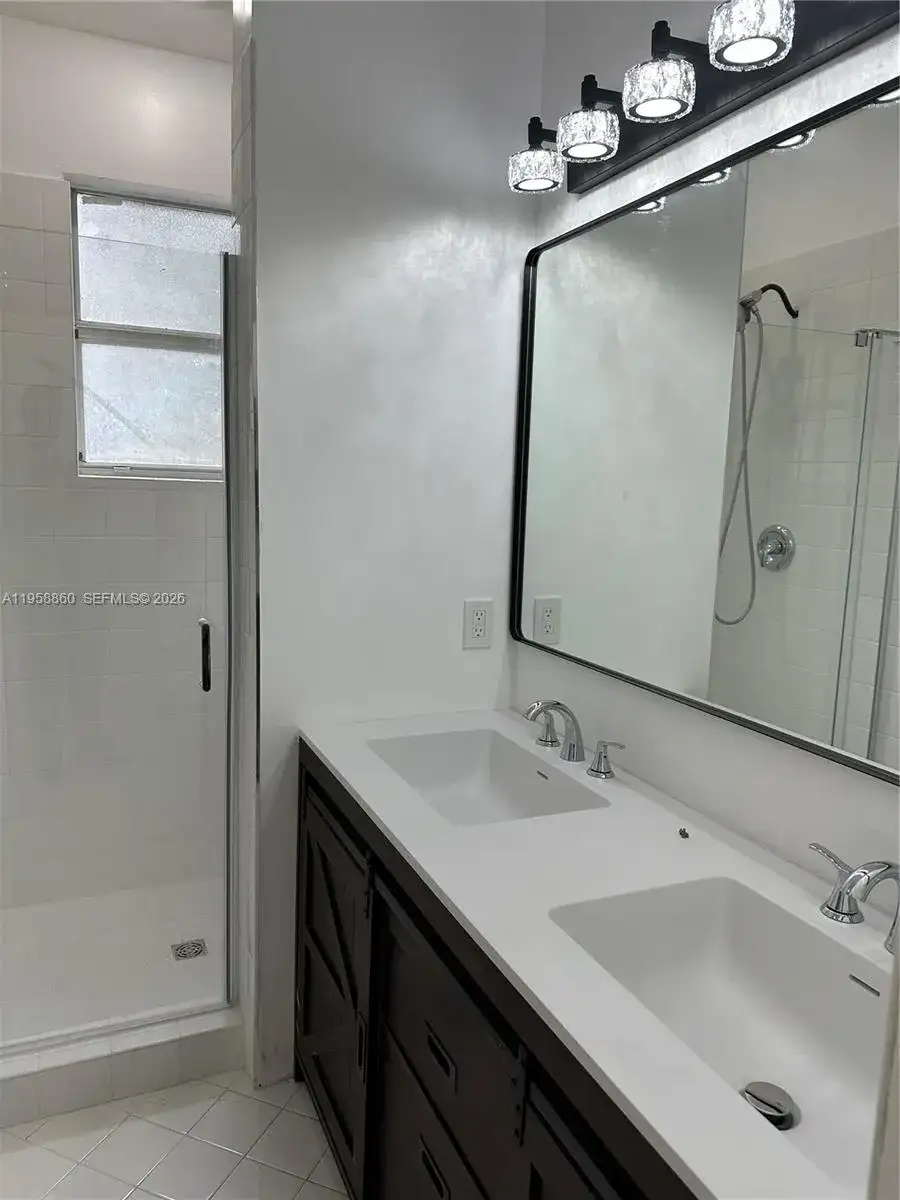 4176 NE 9th St, Homestead FL 33033 photo 2