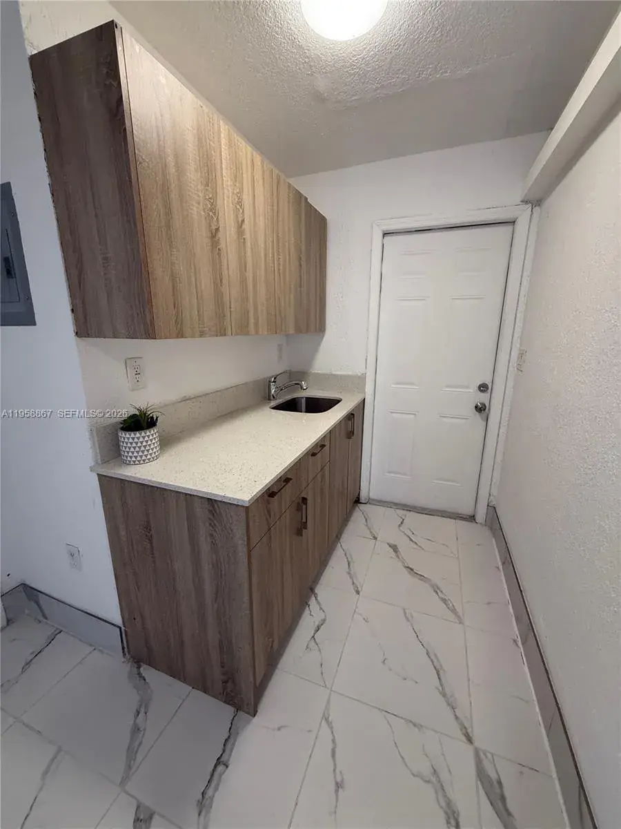 1652 Madison St # 7, Hollywood FL 33020
