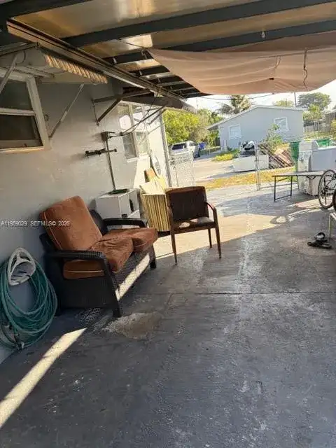 1913 SW Gardenia Rd, Fort Lauderdale FL 33317 photo 2