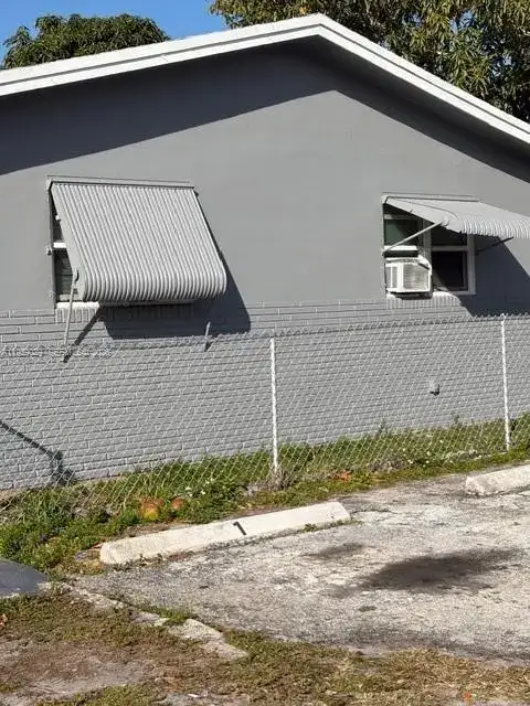 1913 SW Gardenia Rd, Fort Lauderdale FL 33317 photo 3