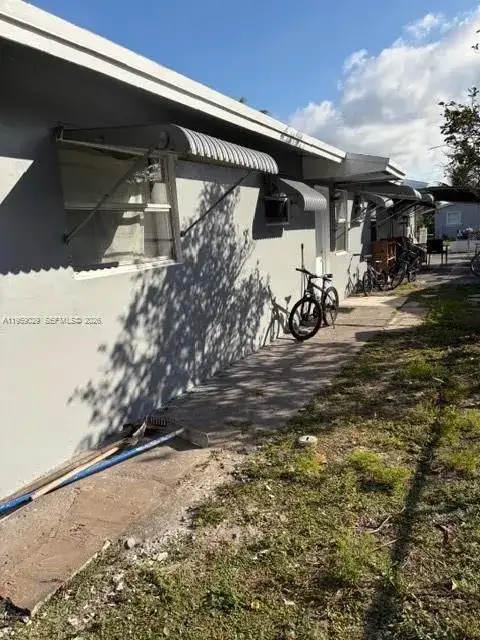 1913 SW Gardenia Rd, Fort Lauderdale FL 33317 photo 4
