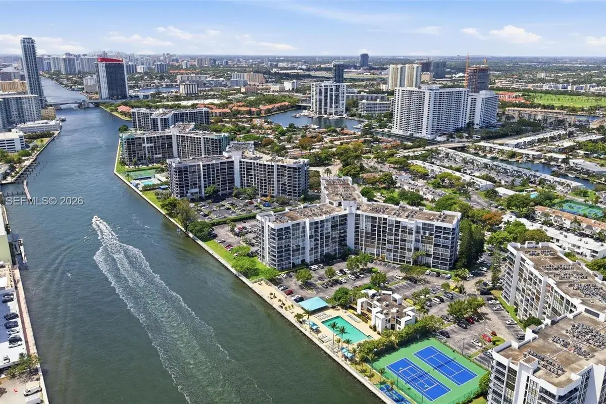 800 Parkview Dr # 506, Hallandale Beach FL 33009