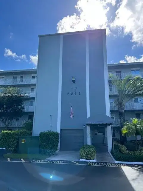 2226 N Cypress Bend Dr # 210, Pompano Beach FL 33069 photo 2