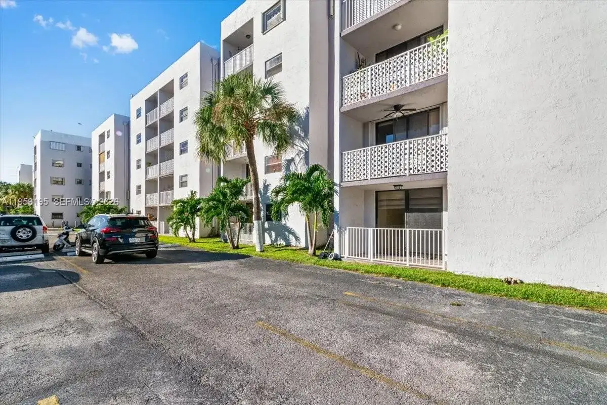 8075 NW 7th St # 120, Miami FL 33126 photo 4