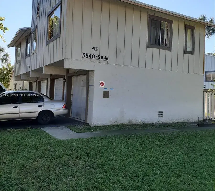 5842 NW 21st St # B, Lauderhill FL 33313