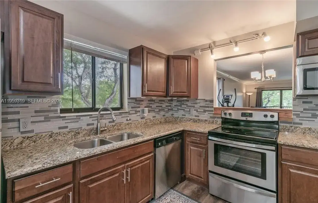 402 Lakeview Dr # 201, Weston FL 33326 photo 2