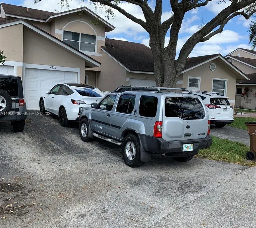 4925 W Lakes Dr, Deerfield Beach FL 33442