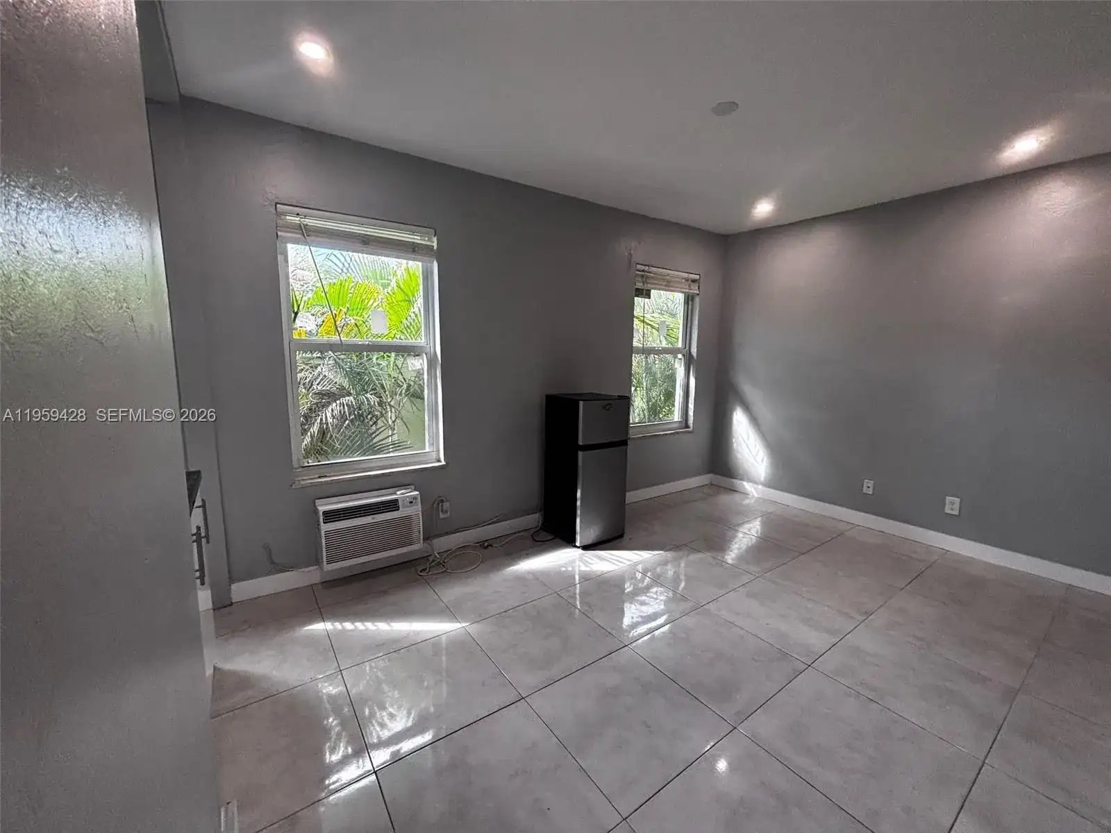 319 W 28th St # 15, Miami Beach FL 33140 photo 2