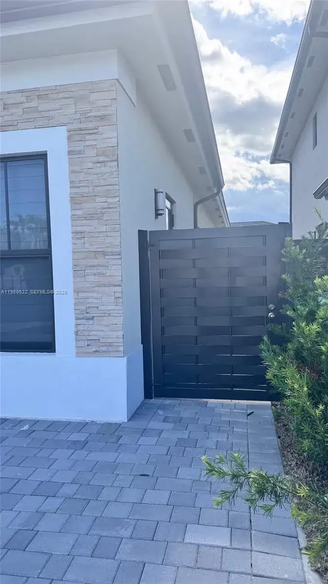 1820 SW 144th Ave Side, Miami FL 33175 photo 2