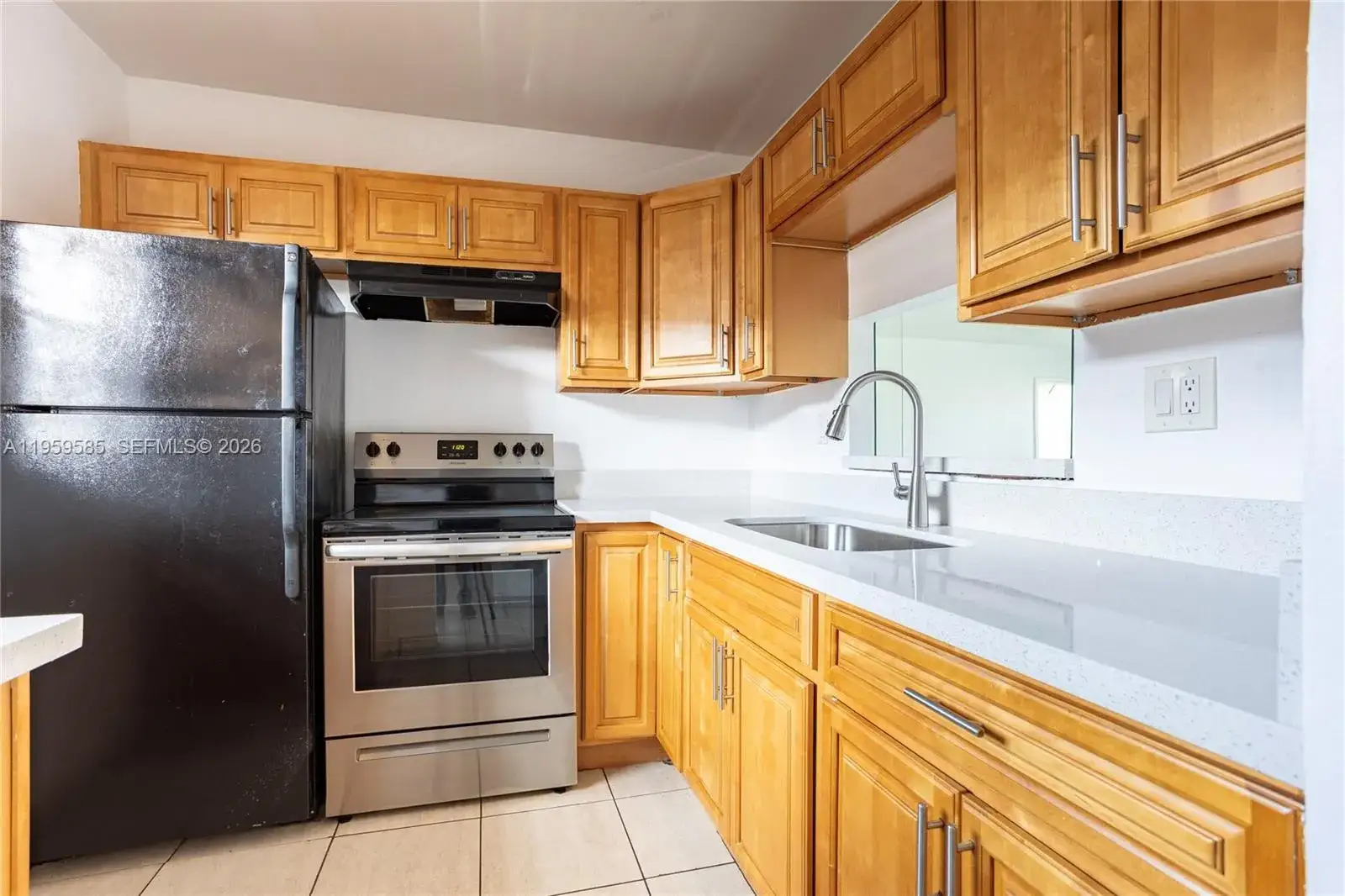 5021 W Oakland Park Blvd # 204, Lauderdale Lakes FL 33313