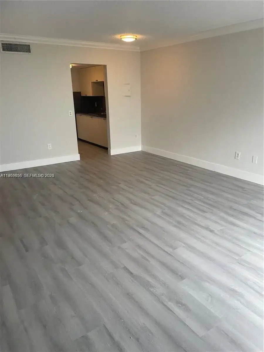 2075 NE 164th St # 805, North Miami Beach FL 33162 photo 2