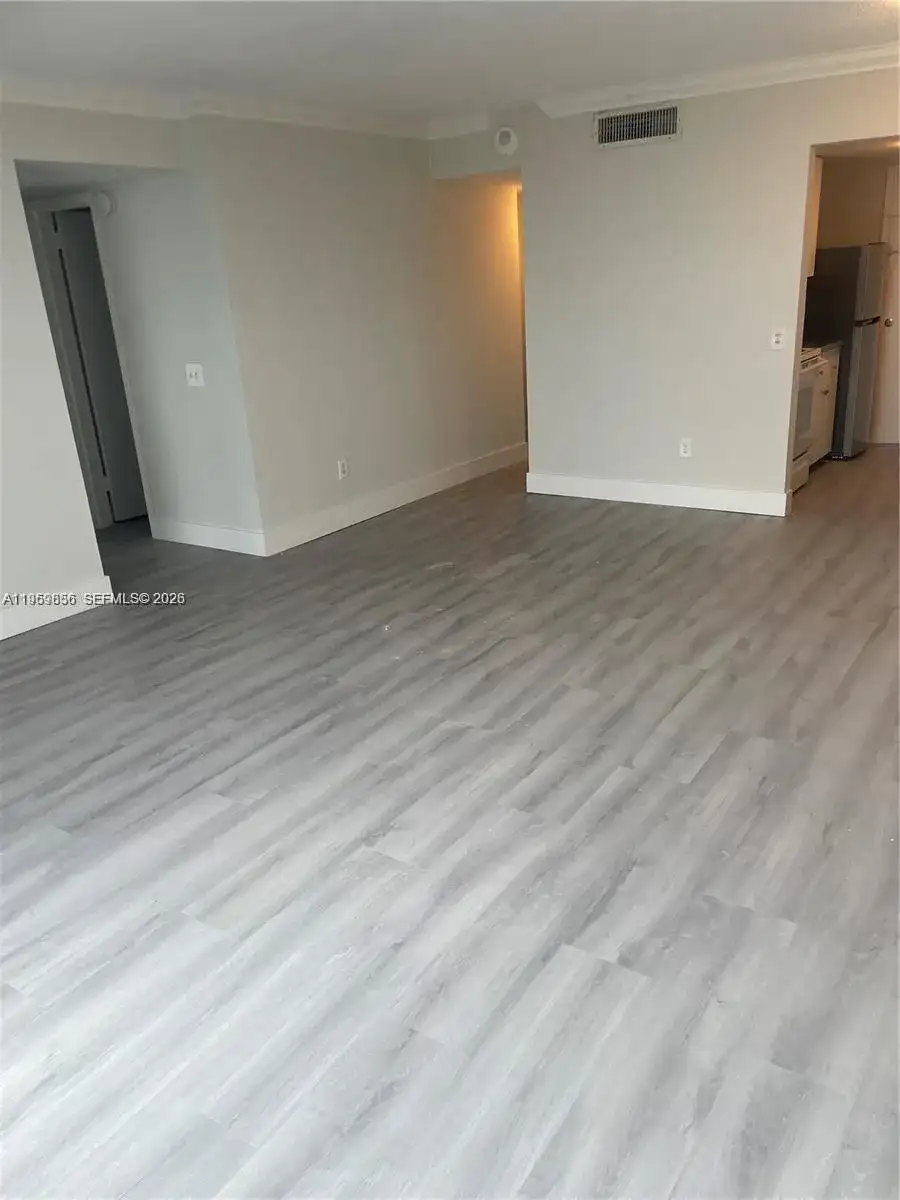 2075 NE 164th St # 805, North Miami Beach FL 33162 photo 3