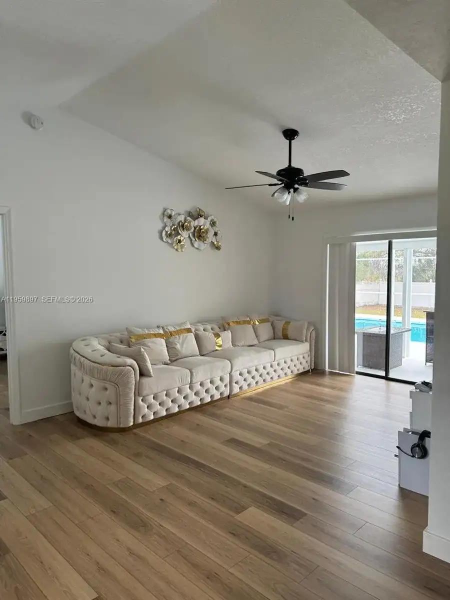 2359 Kings Crest RD, Kissimmee FL 34744 photo 2