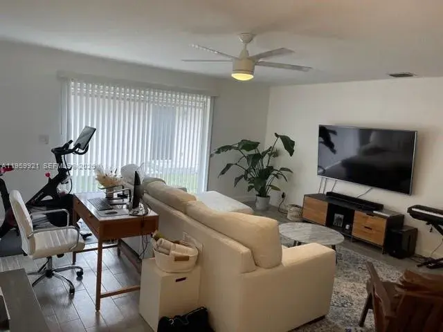 637 SW 3rd Ave # 2, Fort Lauderdale FL 33315