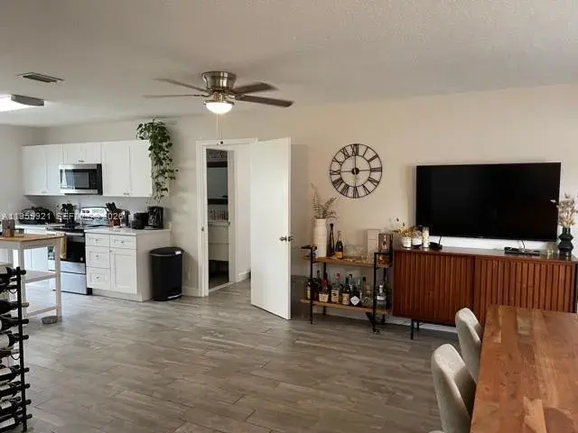 637 SW 3rd Ave # 2, Fort Lauderdale FL 33315