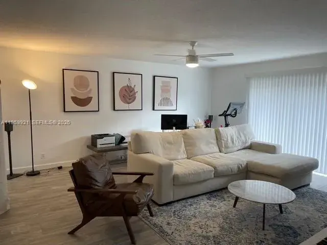 637 SW 3rd Ave # 2, Fort Lauderdale FL 33315