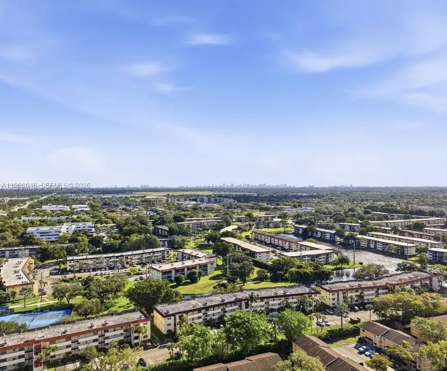 300 S Hollybrook Dr # 203, Pembroke Pines FL 33025