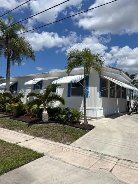 4201 Mocking Bird Dr, Boynton Beach FL 33436