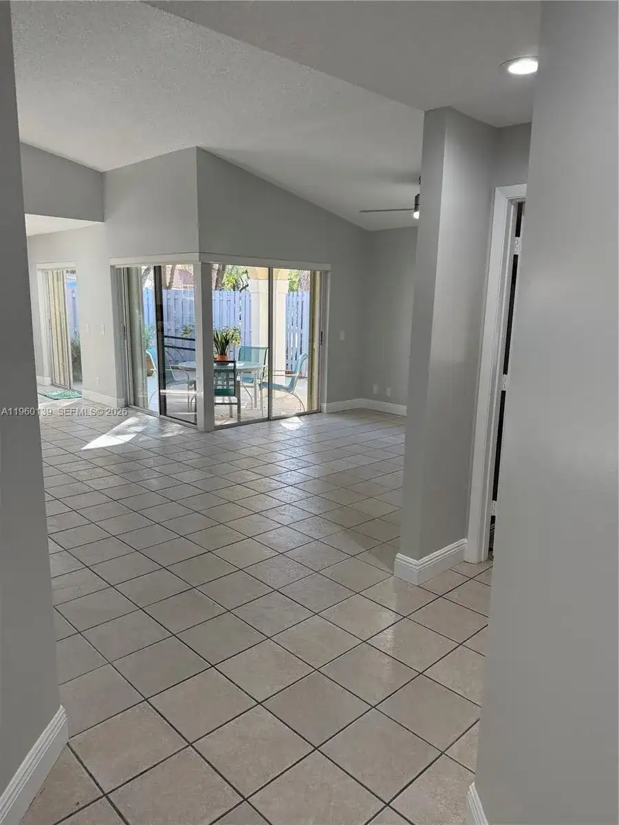 1364 Cottonwood Cir # 1364, Weston FL 33326 photo 4