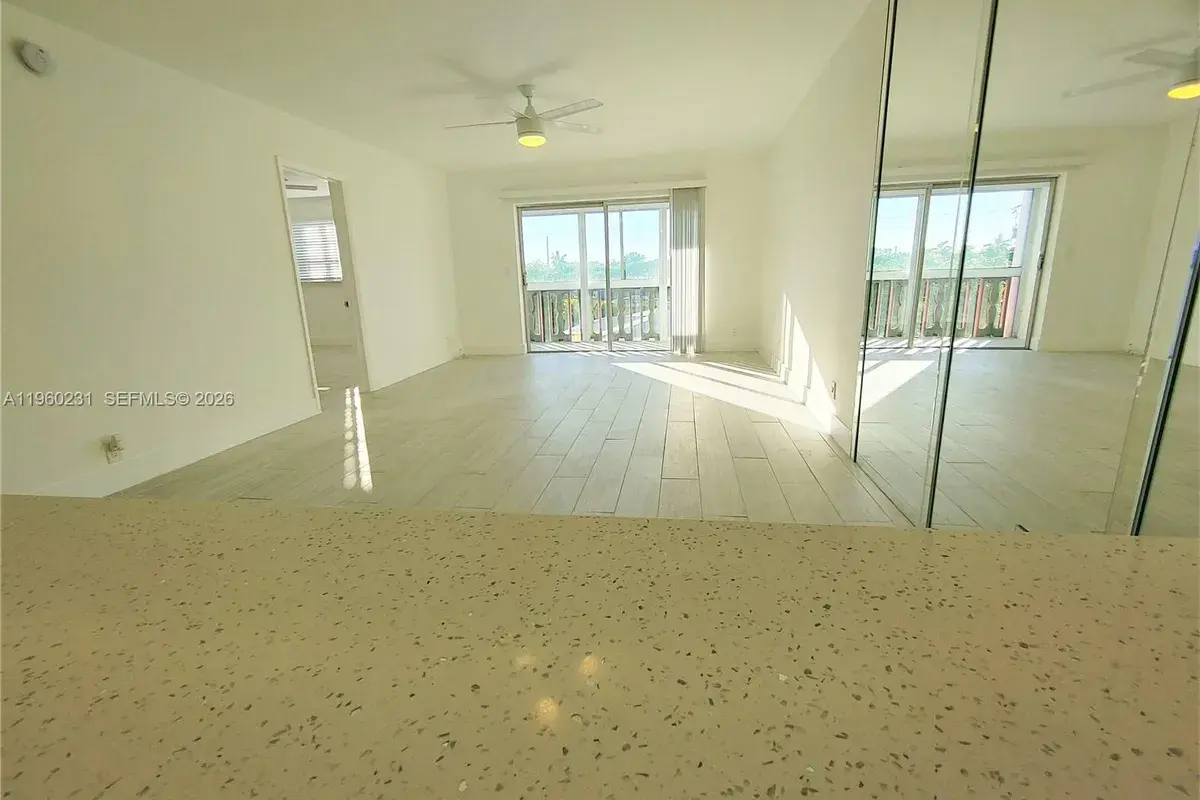 215 SE 3rd Ave # 307C, Hallandale Beach FL 33009