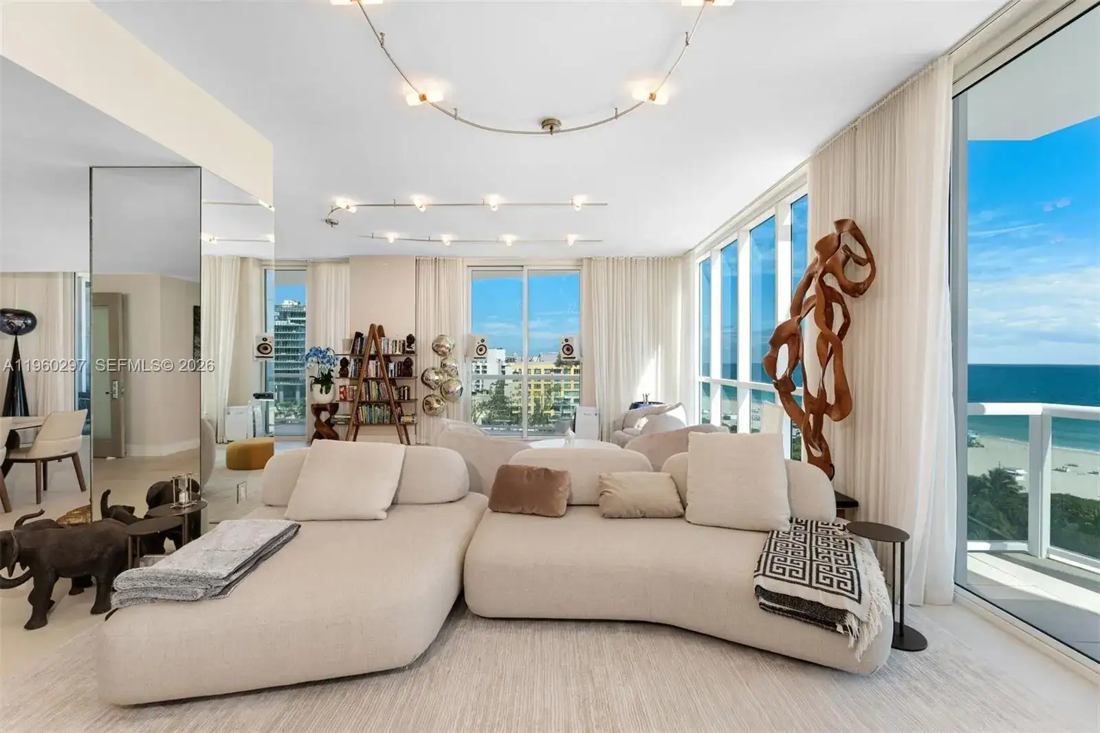50 S Pointe Dr, Miami Beach FL 33139 photo 4