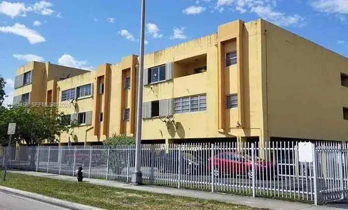 1555 W 44th Pl # 305, Hialeah FL 33012 photo 2