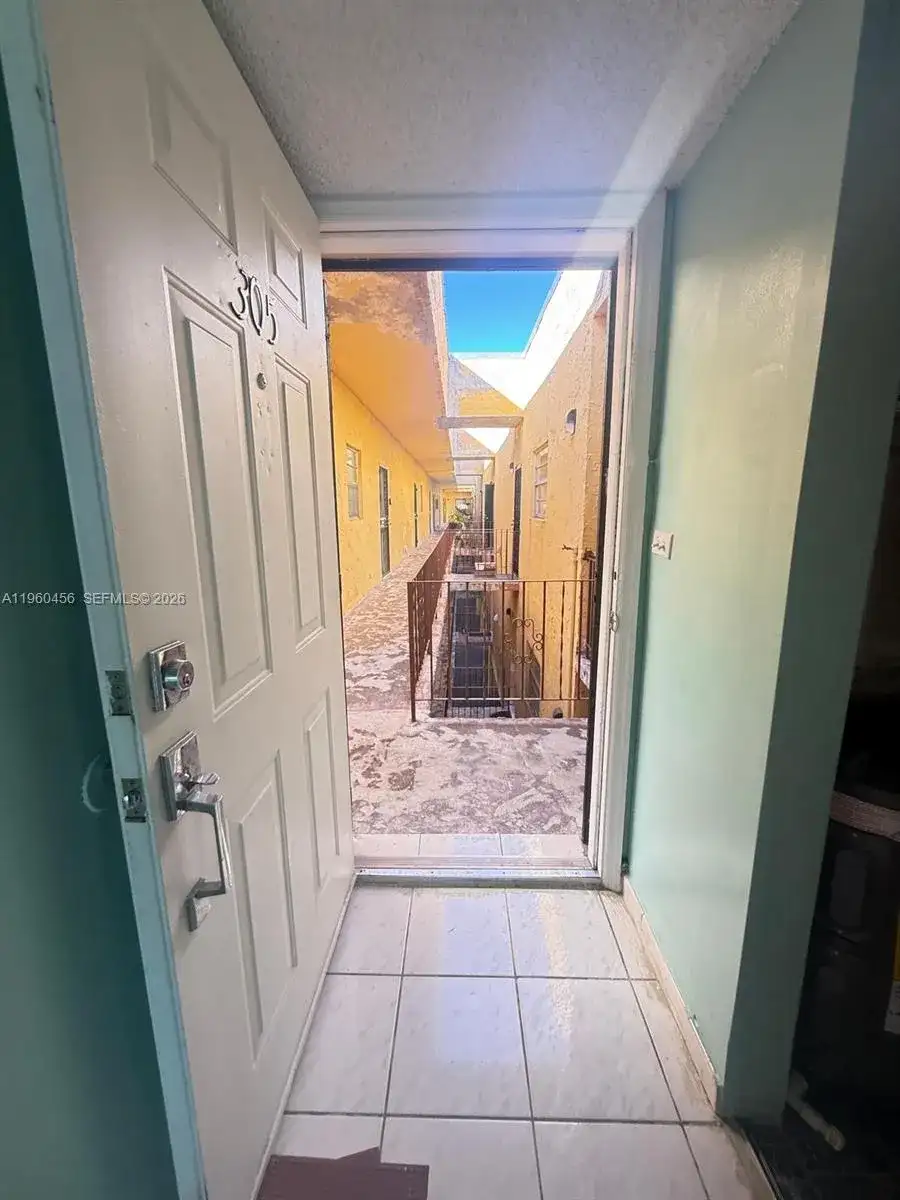 1555 W 44th Pl # 305, Hialeah FL 33012 photo 3