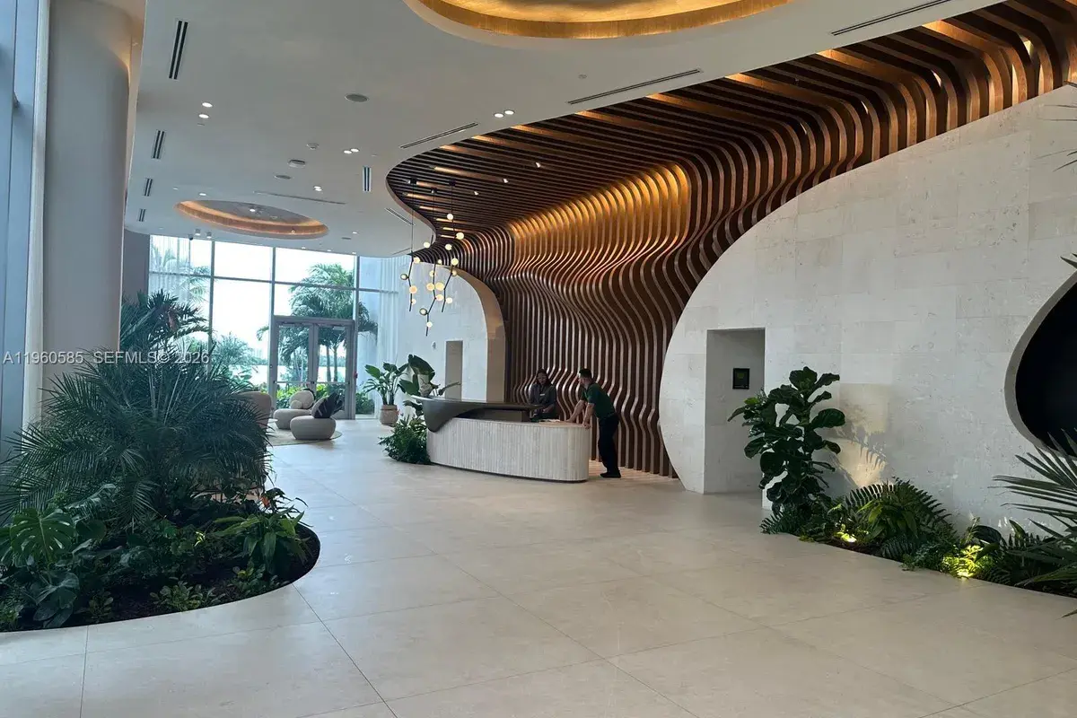 700 NE 24 street # 2605, Miami FL 33137