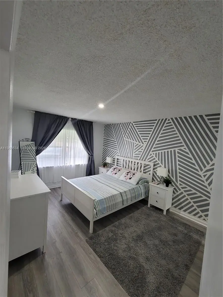 1560 Mckinley St # 104W, Hollywood FL 33020