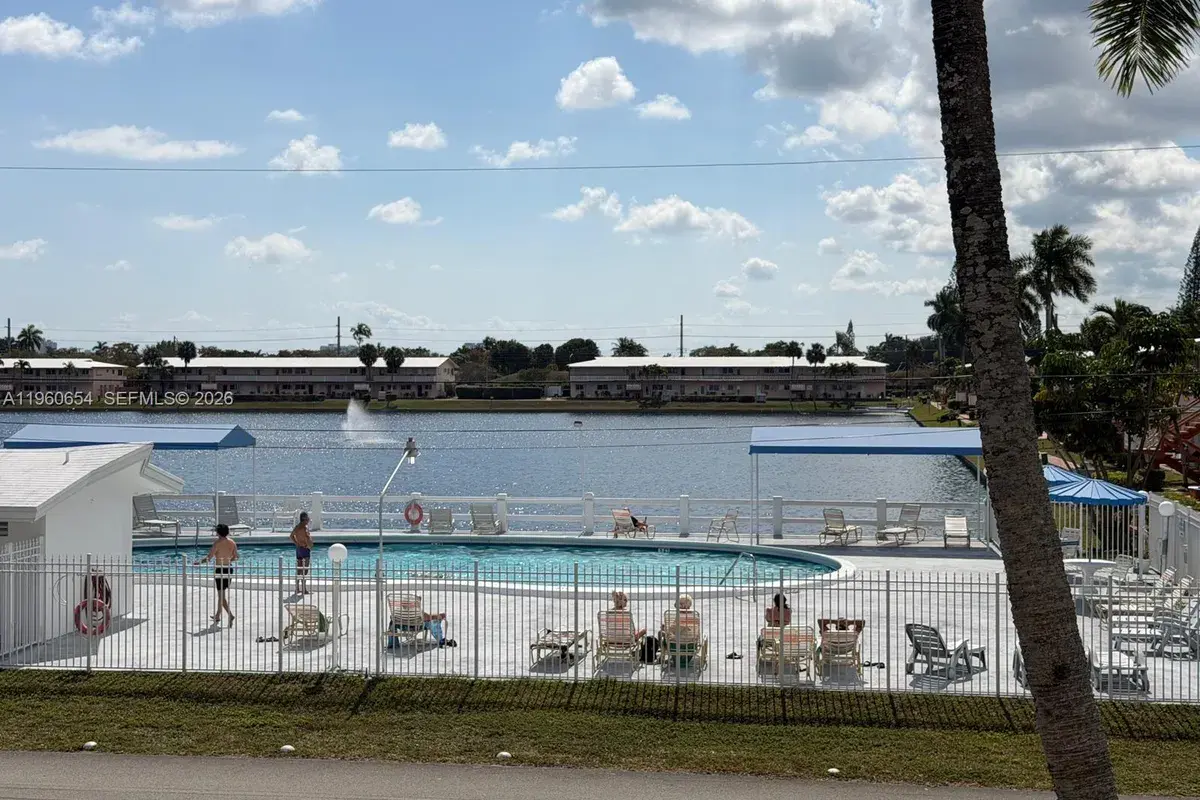 725 SW 11th Ave # 17F, Hallandale Beach FL 33009