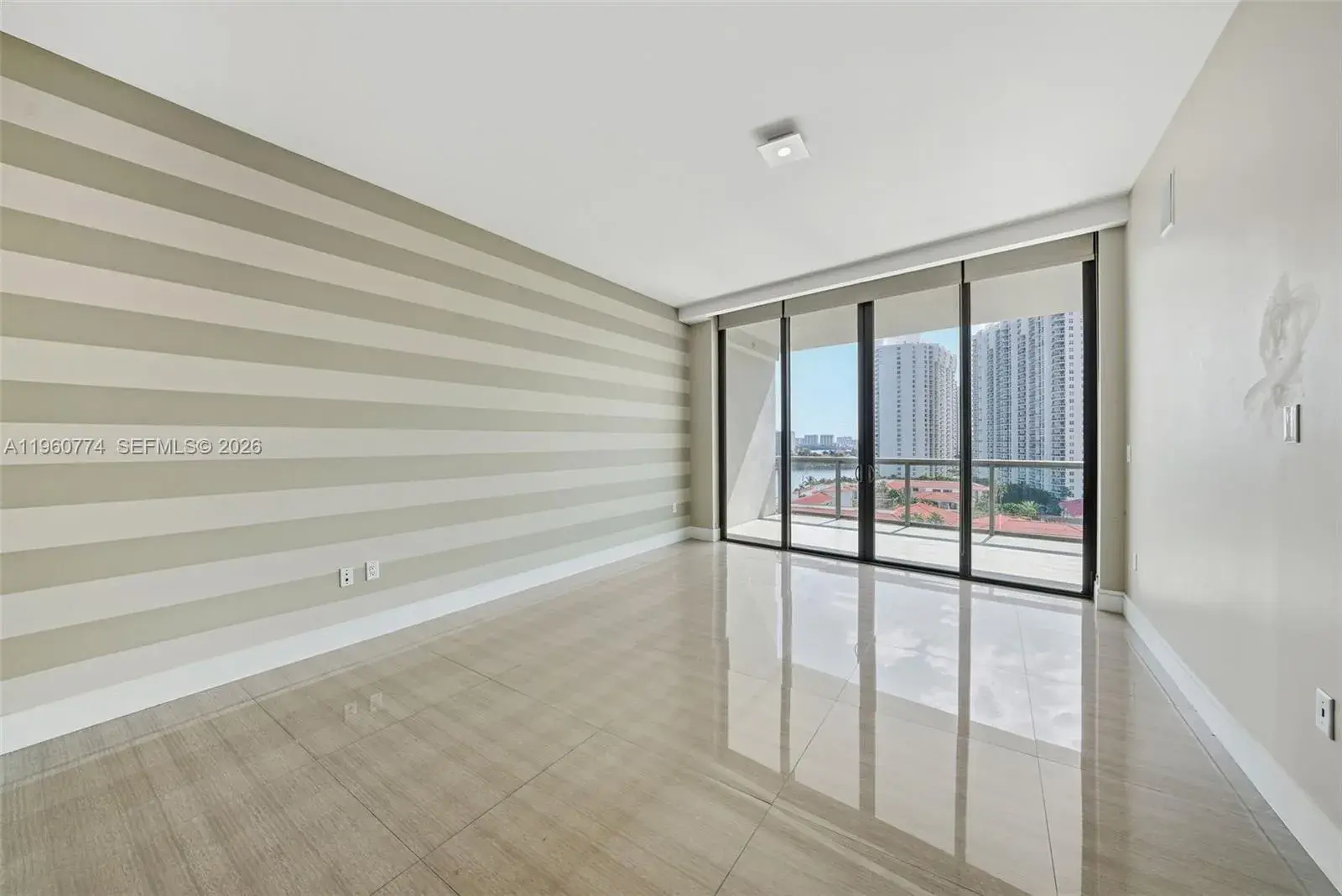 3250 NE 188th St # 906, Aventura FL 33180