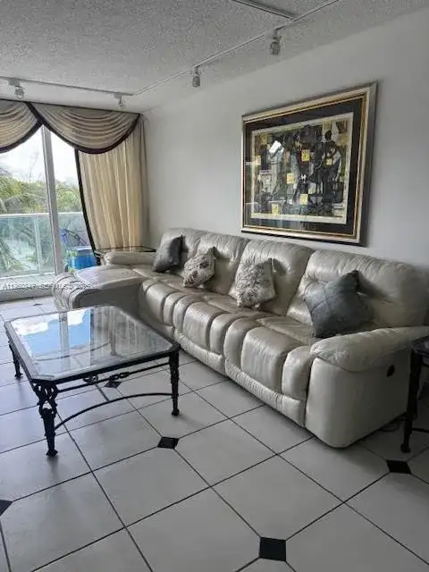 100 Bayview Dr # 319, Sunny Isles Beach FL 33160 photo 4
