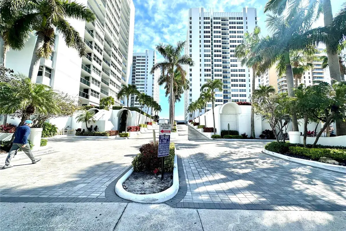 1904 S Ocean Dr # 701, Hallandale Beach FL 33009